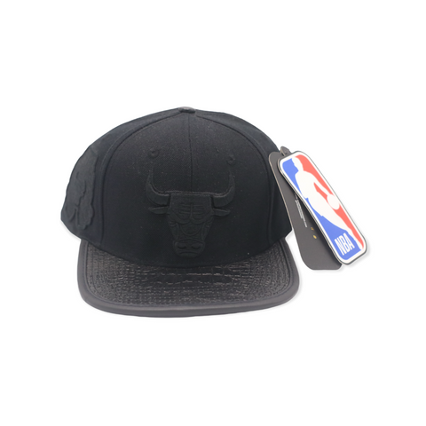 PRO STANDARD BULLS TRIPLE BLACK SNAPBACK